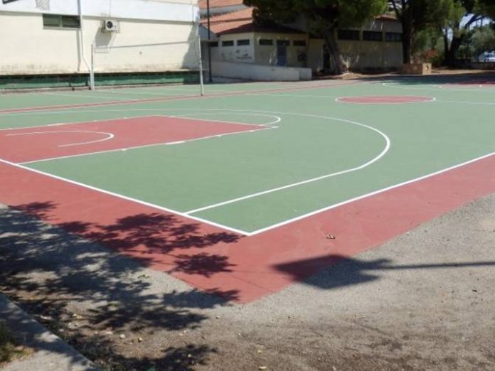 17.000 € για την ανακατασκευή του γηπέδου μπάσκετ στο Δ.Σ. Βαλτεσινίκου
