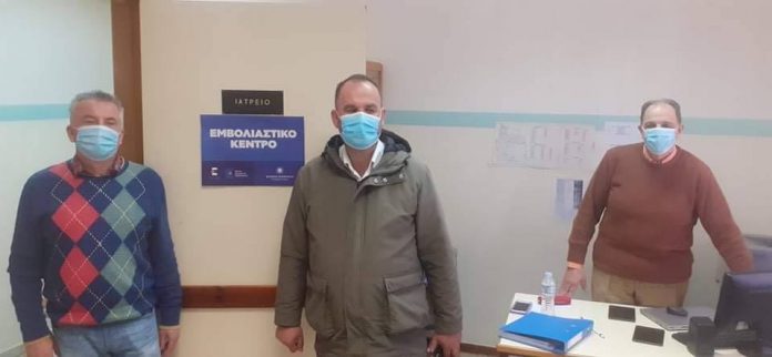 Ομαλά λειτουργεί στα Τρόπαια το εμβολιαστικό κέντρο – Επίσκεψη Δημάρχου