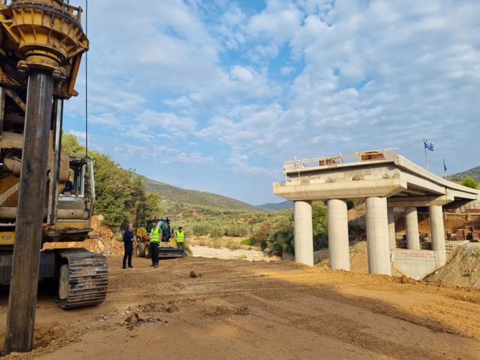 Αυτοψία Λαμπρόπουλου στη γέφυρα των Δολιανών (ph)