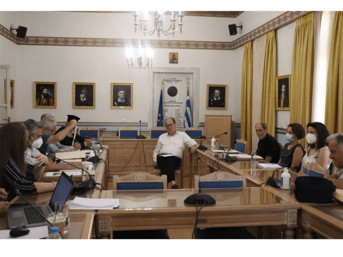 Περιφέρεια Πελοποννήσου: Συνάντηση εργασίας με τον Μητροπολίτη Μαντινείας και Κυνουρίας Αλέξανδρο