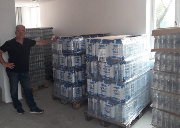 Ο επιχειρηματίας Θ.Πόκας προσέφερε 7.000 φιάλες νερού στη Γορτυνία