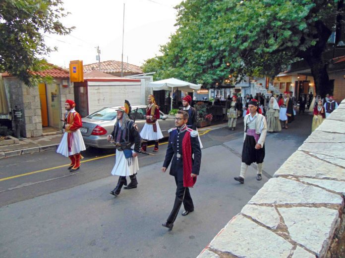 Εντυπωσιακό κλείσιμο της 6ης έκθεσης παραδοσιακών φορεσιών στα Λαγκάδια
