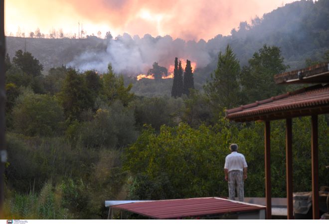 Αναζωπυρώσεις της φωτιάς στην Αρχαία Ολυμπία -Αγωνία για τον αρχαιολογικό χώρο