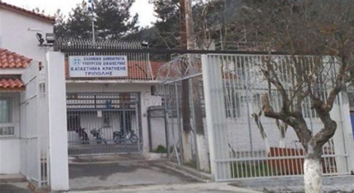 “Η απελευθέρωση της Τριπολιτσάς”: Παράσταση από την θεατρική ομάδα κρατουμένων στο Κατάστημα Κράτησης Τρίπολης