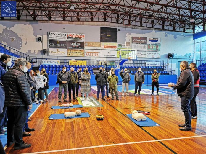 Παρουσίαση σωστής χρήσης απινιδωτή στην Τρίπολη