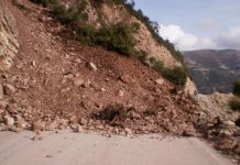 Κατέπεσε ο μεγάλος επικίνδυνος βράχος στο 66ο χλμ. της Εθνικής Οδού!