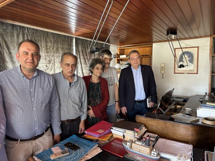Επίσκεψη στο σπίτι του Μίκη Θεοδωράκη και συνάντηση με την οικογένεια του για την προετοιμασία των επετειακών εκδηλώσεων για τα 100 χρόνια από τη γέννησή του