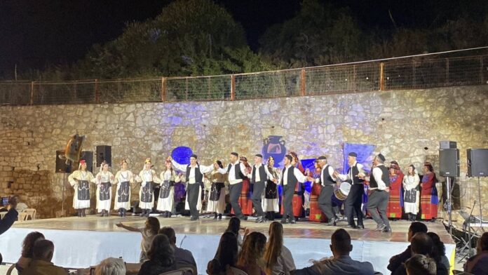 Μια αξέχαστη βραδιά παράδοσης και γλεντιού στα Τρόπαια από τον Σύλλογο «Αρίων Ίππος»! (ph-video)