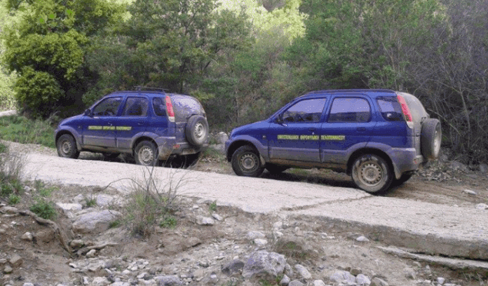 Τρόπαια: Σύλληψη και διοικητικό πρόστιμο για παράνομη μεταφορά όπλου και άρνηση ελέγχου