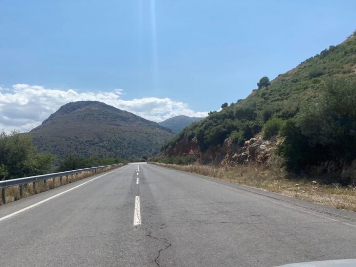 Υπογραφή σύμβασης για την ολοκλήρωση της επαρχιακής οδού Παλαιόκαστρο – Ριζοσπηλιά από την Περιφέρεια Πελοποννήσου