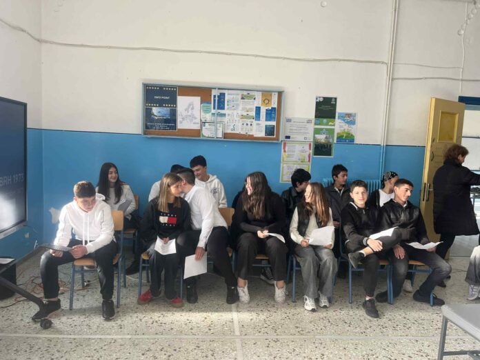Οι μαθητές της Βυτίνας τίμησαν την Επέτειο του Πολυτεχνείου (ph)