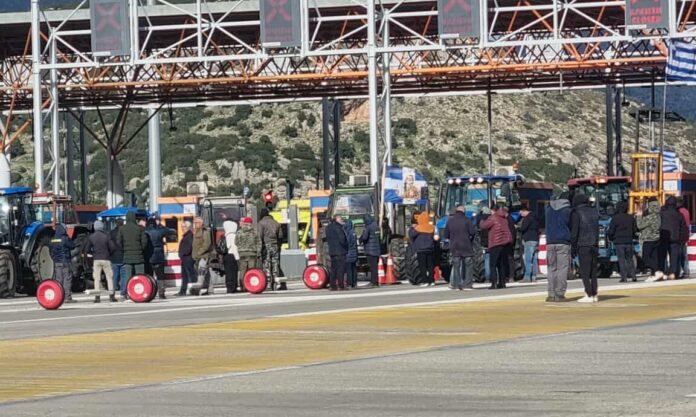 Έκλεισαν τα διόδια οι αγρότες στην Νεστάνη