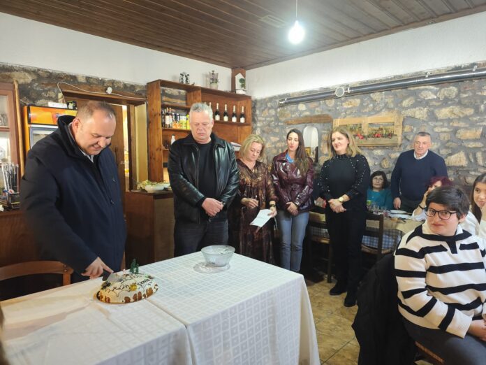 Σε κλίμα χαράς, ζεστασιάς και ενότητας η κοπή της πρωτοχρονιάτικης πίτας για τους εργαζόμενους του Δήμου Γορτυνίας
