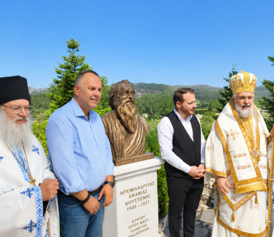 Πραγματοποιήθηκαν τα αποκαλυπτήρια της προτομής του μακαριστού Αρχιμ. Ανανία Κουστένη στην Καρκαλού