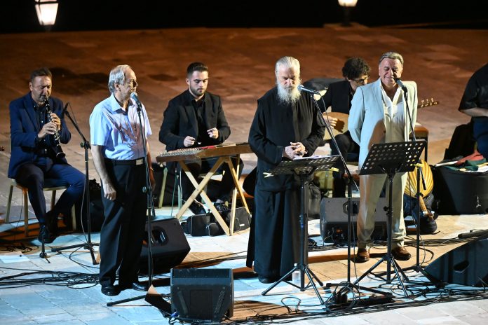 Ο Δήμος Γορτυνίας και η Ιερά Μητρόπολη τίμησαν τον Πρωτοπρεσβύτερο π. Χρίστο Κυριακόπουλο στη Δημητσάνα